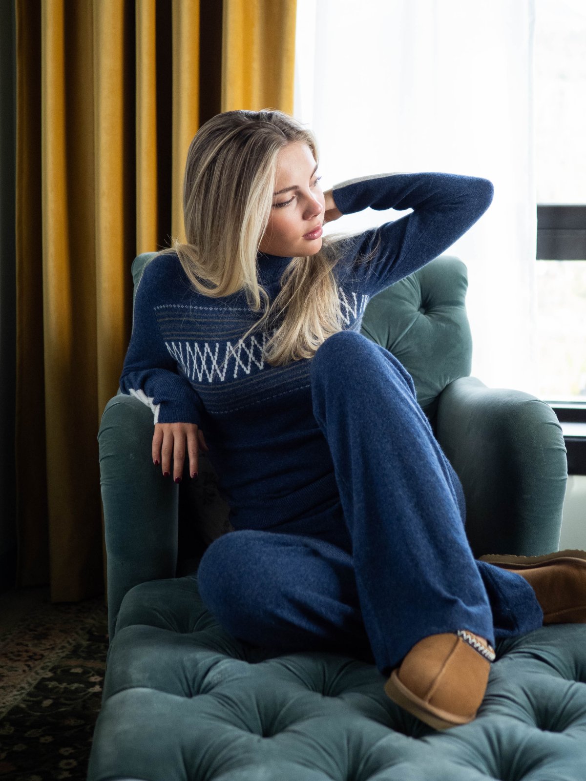 Cashmere sweater and pants navy